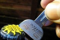 Cách đơn giản để biến chìa khóa thành cái mở bia