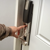 Sửa khóa cửa nhà vì sao nên gọi thợ sửa khóa uy tín